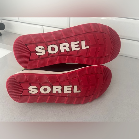 Sorel Waterproof Kids Boots Size 6 - Picture 4 of 6